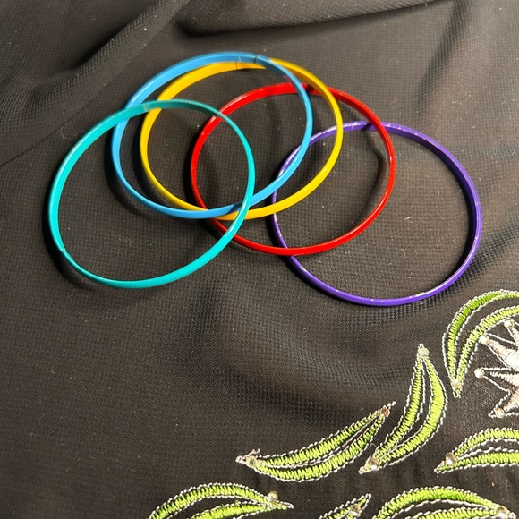 VTG set of 5 80s Rainbow Metal Bangle Bracelets. Unbranded - Picture 1 of 7
